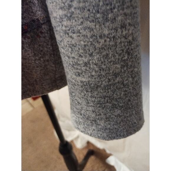 Weekends by Chico's Women's Lightweight Sweater Gray w/Sequin Star Design - Picture 5 of 8